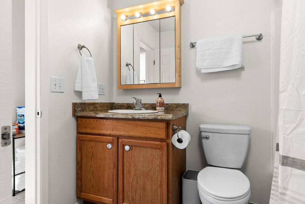 Moose Meadows- Near The Airport, Centrally Located Anchorage Ngoại thất bức ảnh